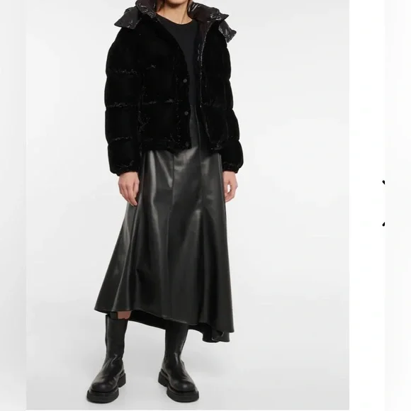 MONCLER
Black Down Velvet Daos Jacket - Picture 3 of 17